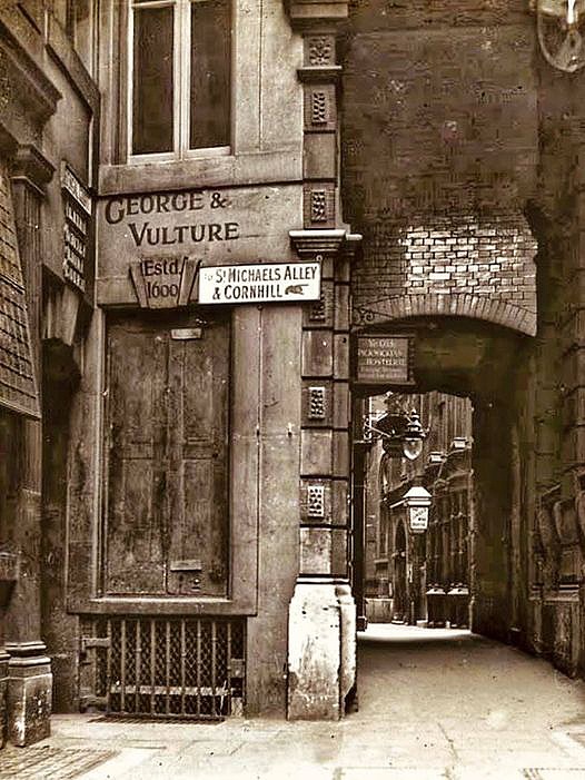 George & Vulture, with sign to St Michales alley and Cornhill, established 1600 