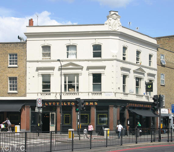 Southampton Arms, 1 High Street, Camden, NW1 - in June 2007