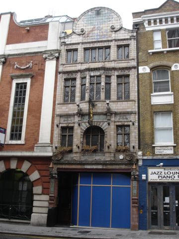 Fox & Anchor, 115 Charterhouse Street, EC1 - in May 2007