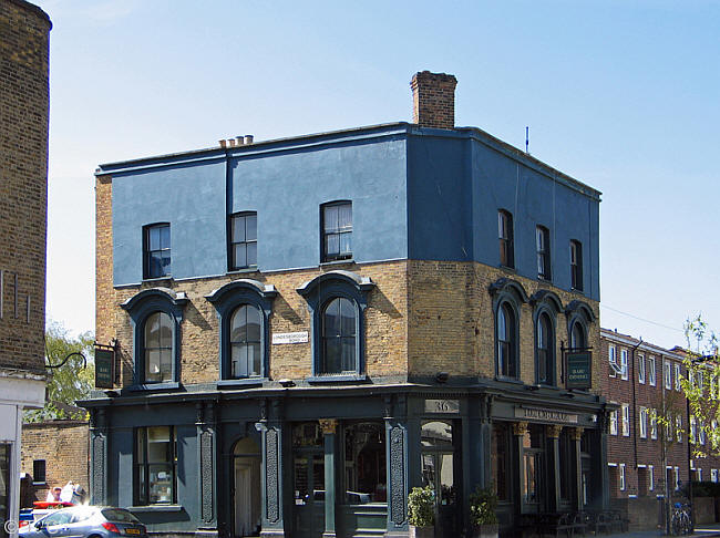 Londesborough Arms Tavern, Londesborough Road, N16 - in April 2014