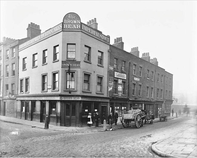 Brown Bear, 38 Millbank Street, Westminster - circa 1902 with landlord Charles Thomas Springthorpe