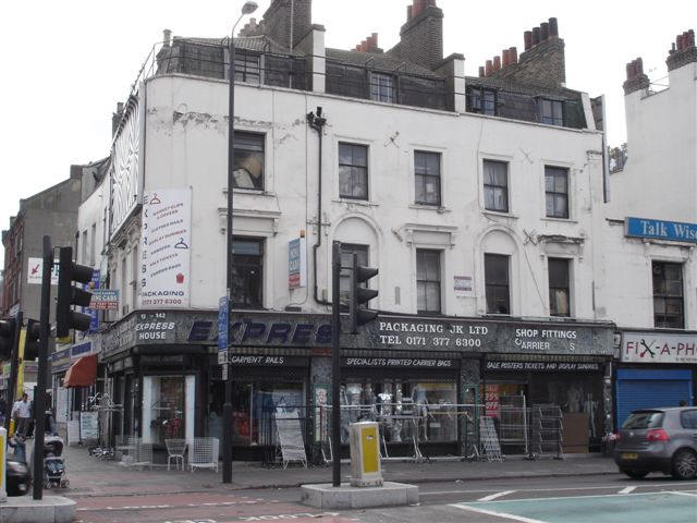 Earl of Aberdeen, 142 Whitechapel Road - in September 2006