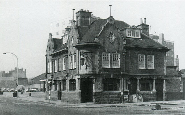 Red Lion, 318 High Street, Brentford - in 1965, looking west along Brentford High Street