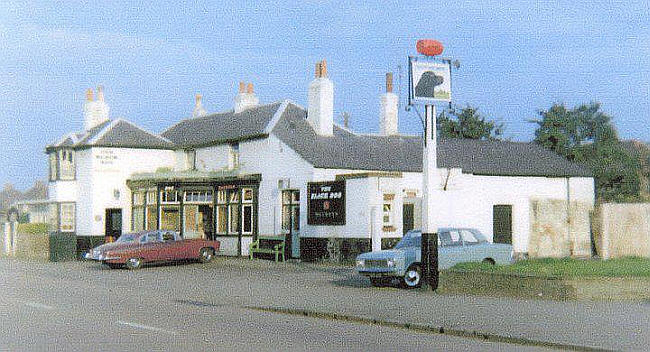 Black Dog, Staines Road, Bedfont - in 1967