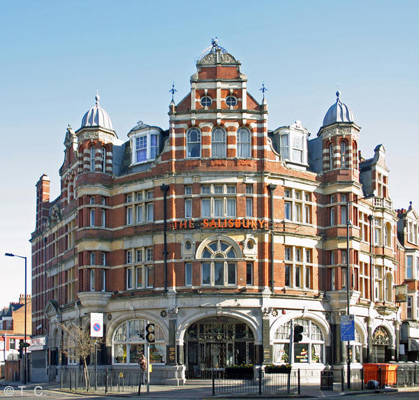 Salisbury Hotel, 1 Grand Parade (Green Lanes), N4 - in March 2011