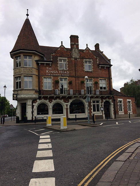 Kings Head, The Green, Winchmore Hill N21 - in March 2017