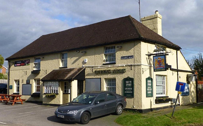Queens Arms, Reading Road, Goring-on-Thames - in May 2013