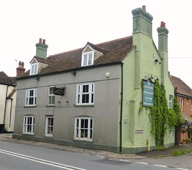 New Inn (Kingfisher), 27 Henley Road, Shillingford, Warborough - in May 2013