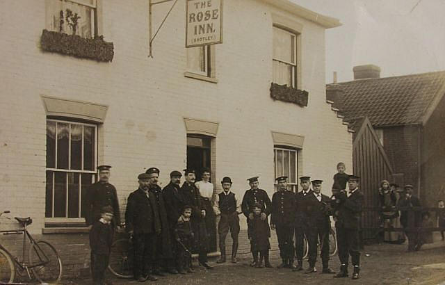 The Rose Inn, Shotley with landlord and ladlady - early 1900s