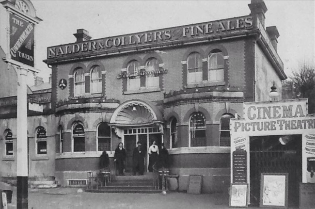 Commonwealth Tavern, 76 Croydon Road - in 1913 when the landlord was George Robert William Gammon