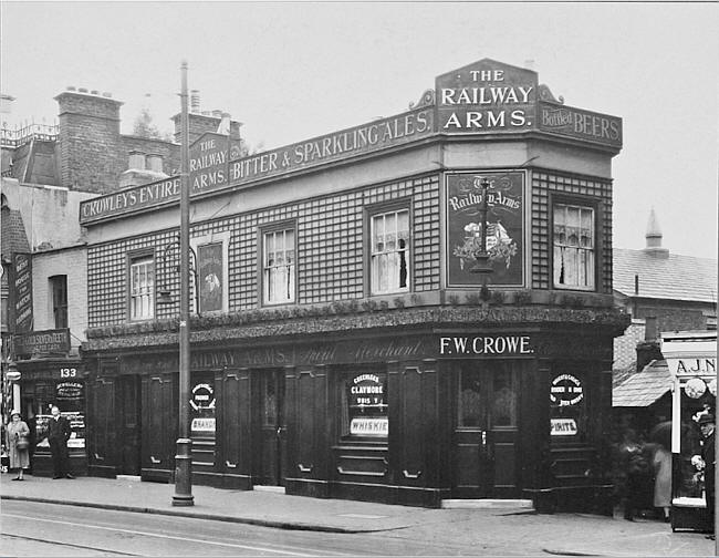 Railway Arms, 135 North End, Croydon, Surrey - landlord F W Crowe, circa 1920 at the corner with Church path