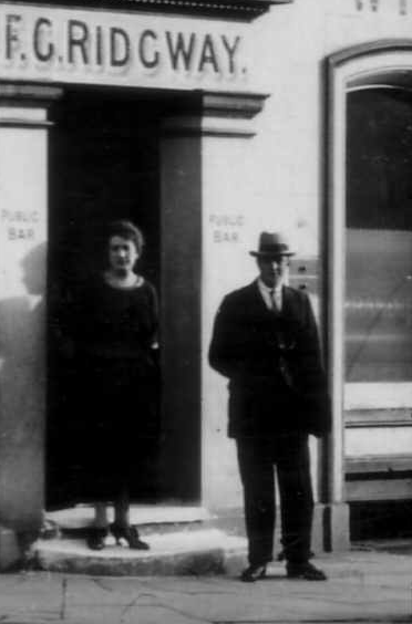 Frederick George & Emily Ridgway, outside the Fountain - circa 1922