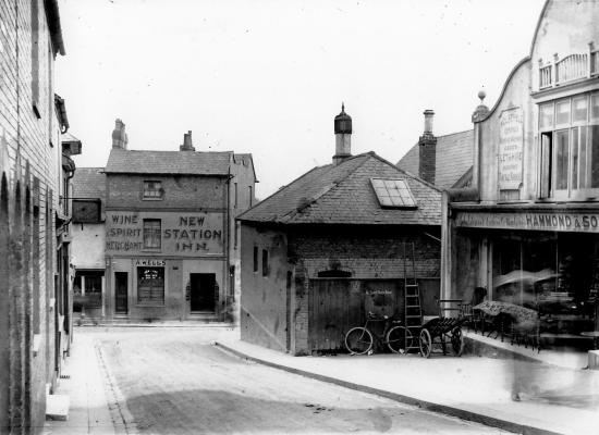 New Station Inn, Lewes - circa 1920 (A Wells - landlord)