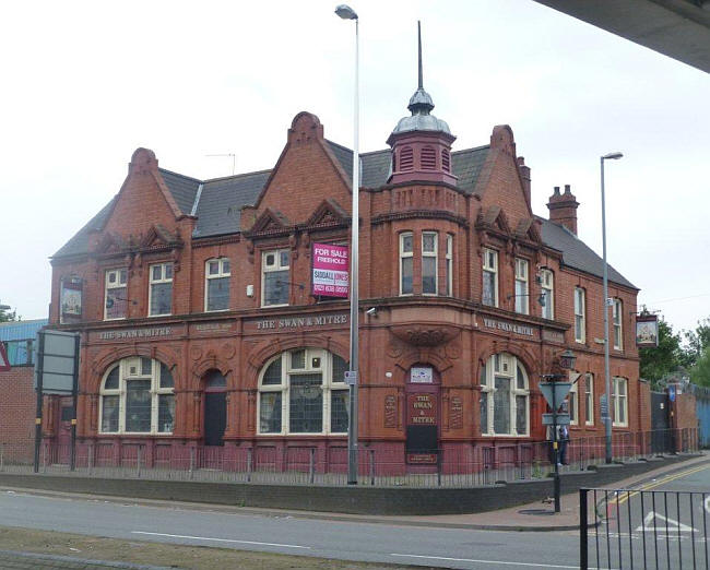 Swan Pool Tavern, 305 Litchfield Road, Aston - in September 2014