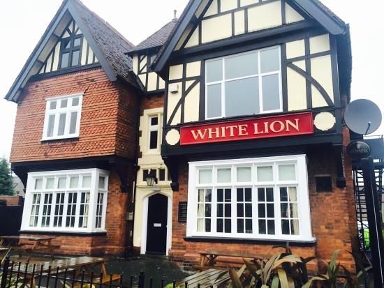 The White Lion, Croft Road, Nuneaton. Still welcoming customers.
