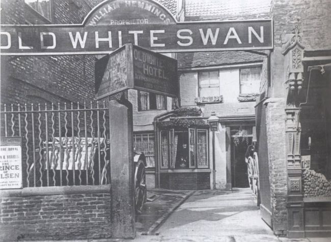 Old White Swan, Goodramgate, York in 1906. Proprietor William Hemmings