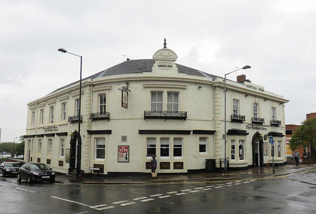 Montague Arms, 1 High Street, Mexborough - in October 2014