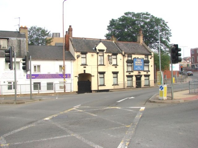The Robin Hood Public House,Number 1, Wakefield Road, Pontefract. One of the oldest public houses in Pontefract, this building stands on the north west corner of the junction of the A645 and the A639.. 17 September 2006